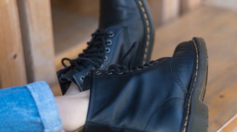 Style Combat Boots with Your Casual Clothes for A Stunning Look